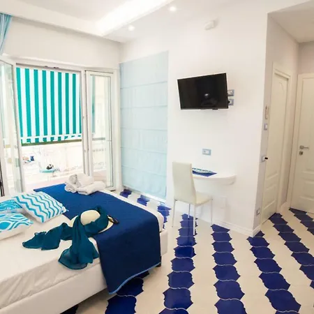 Marilisa Holidays マイオーリ