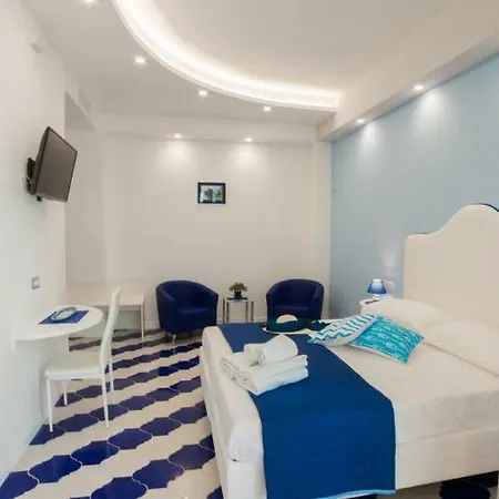 Marilisa Holidays マイオーリ